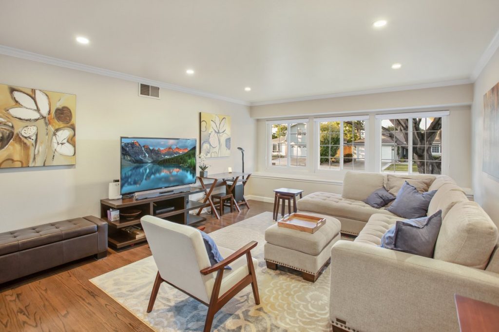home staging and decluttering